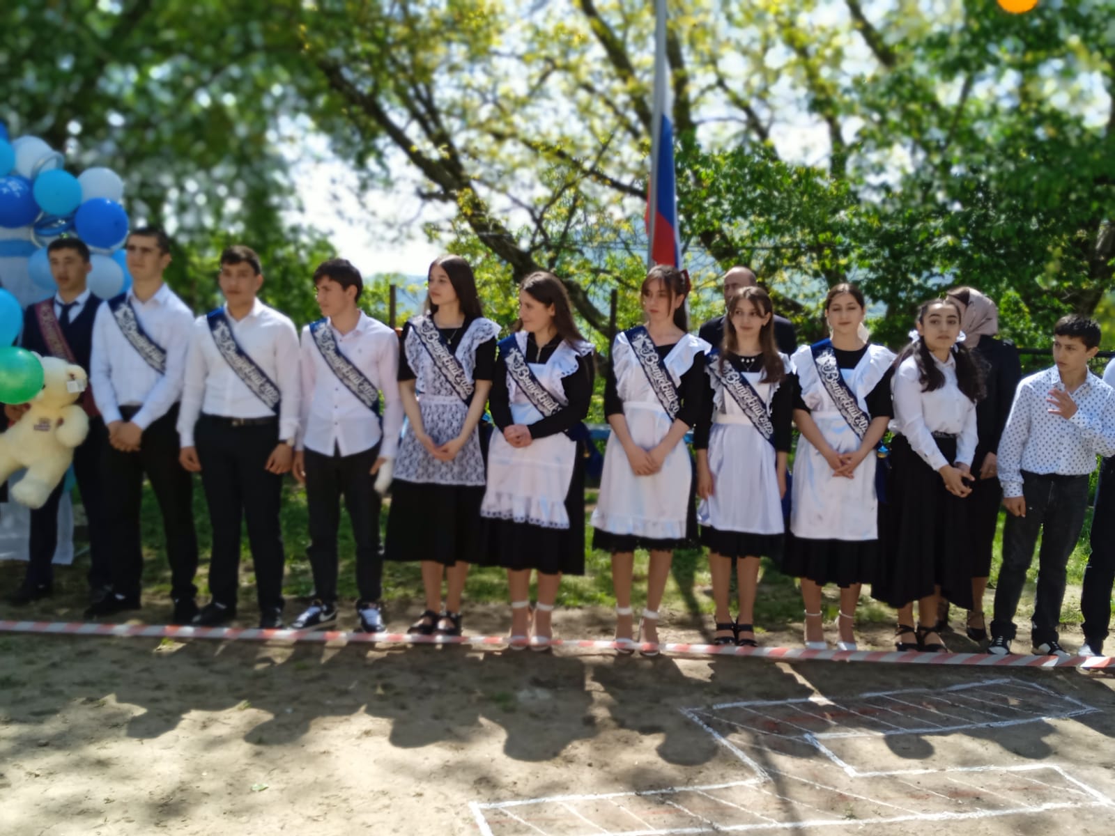 на линейке последнего звонка